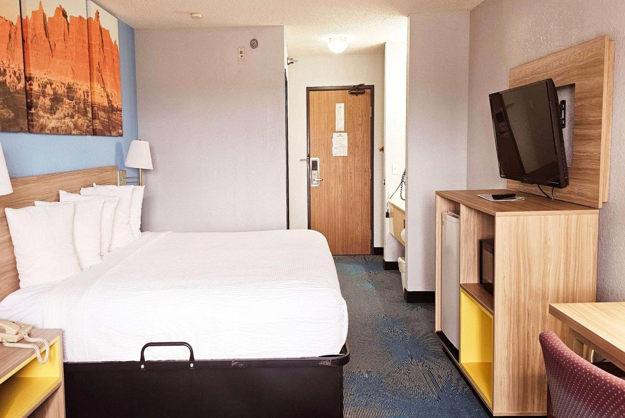 Days By Wyndham Springfield 3*