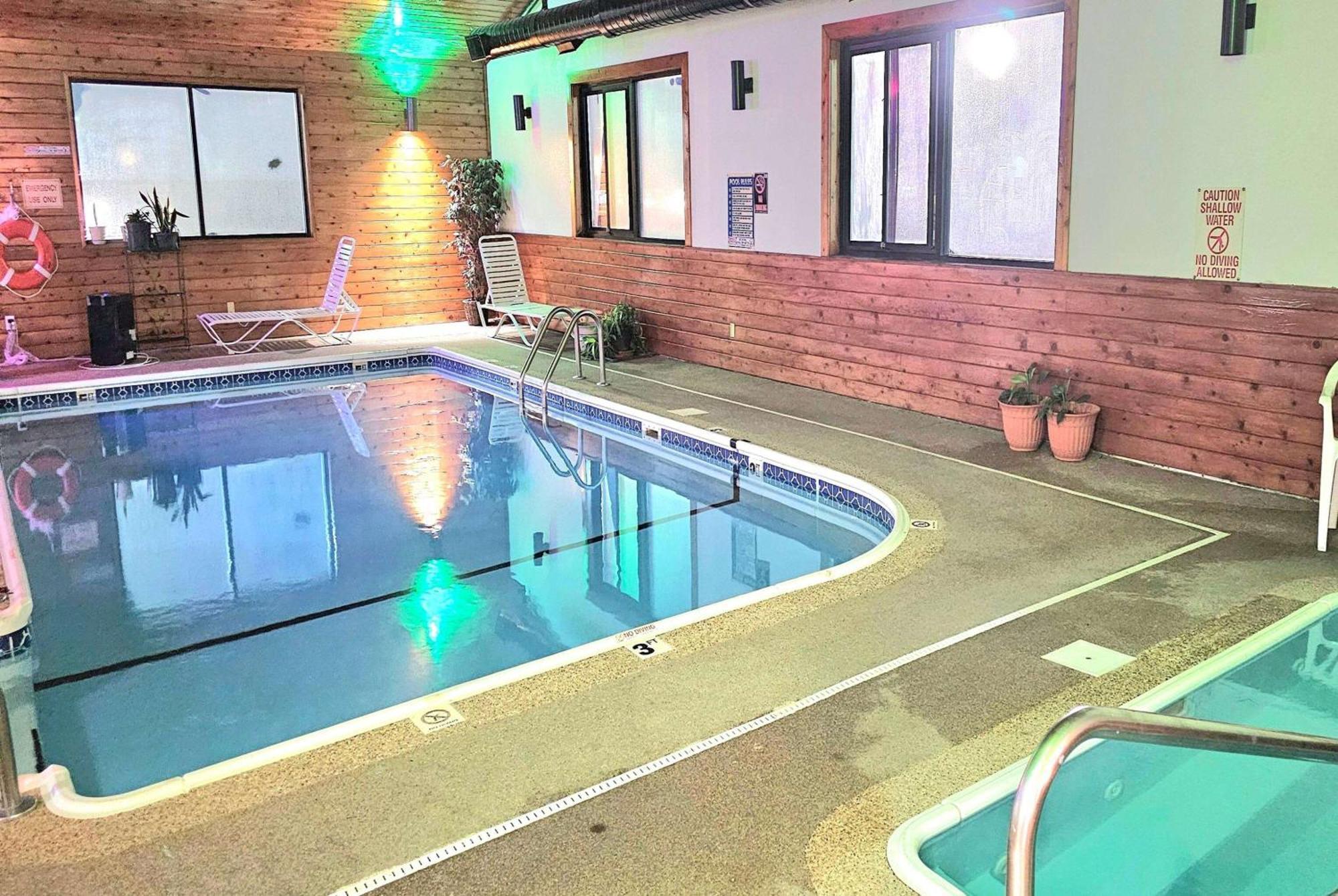 Days By Wyndham Springfield Hotel